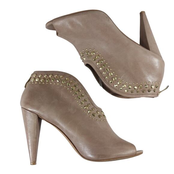 VINCE CAMUTO! FAWN BEIGE/TAN GENUINE LEATHER, GOLD STUDDED ZIPPER HEELS! SZ 8M - Picture 7 of 12